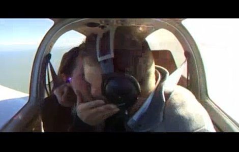 Romantyczne oświadczyny w przestworzach (VIDEO)