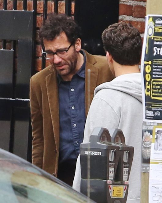 Clive Owen ukrywa łzy (FOTO)