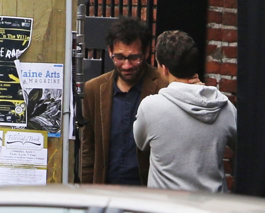 Clive Owen ukrywa łzy (FOTO)