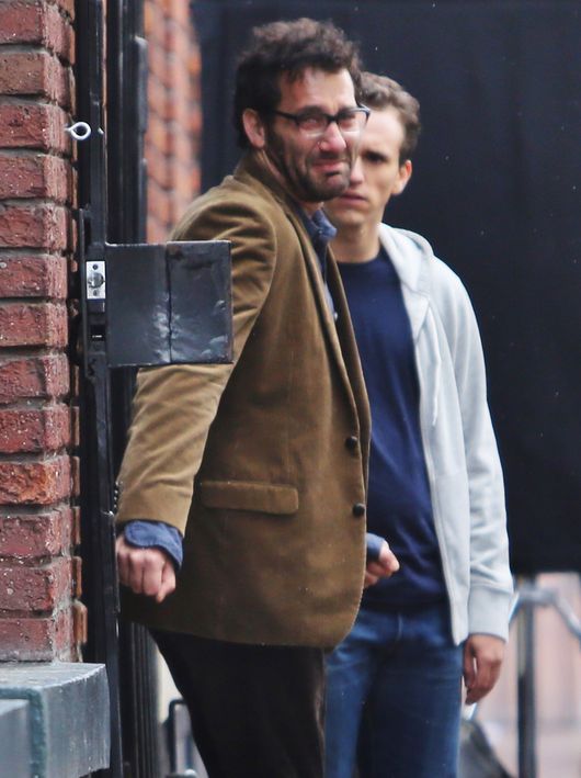 Clive Owen ukrywa łzy (FOTO)