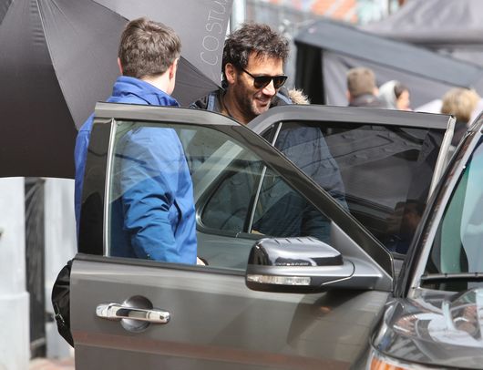 Clive Owen ukrywa łzy (FOTO)