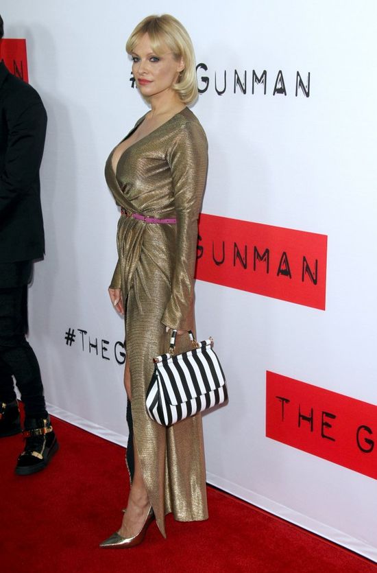 Kiedyś wielu wzdychało do tych piersi! (FOTO) Kiedyś wielu wzdychało do tych piersi! (FOTO)