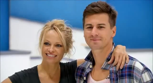 Pamela Anderson ma romans z partnerem z lodowiska (VIDEO) Pamela Anderson ma romans z partnerem z lodowiska (VIDEO)