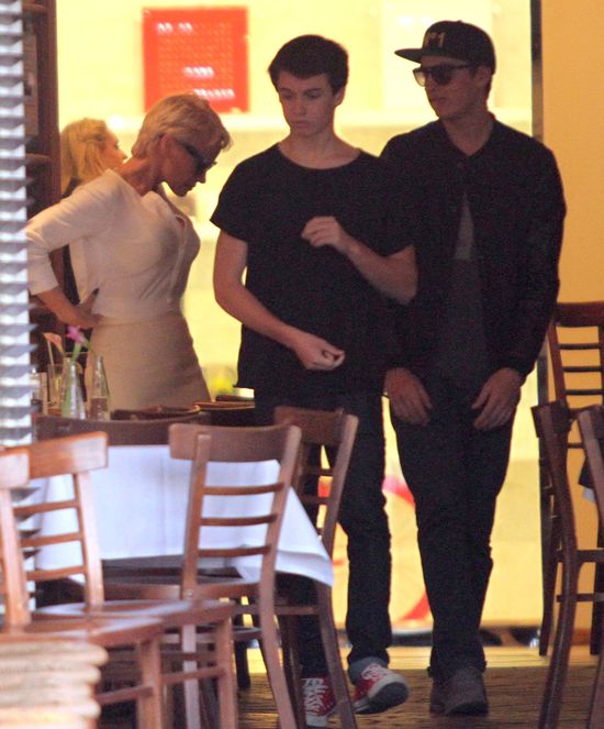 Synowie Pameli Anderson - ależ oni wyrośli! (FOTO) Synowie Pameli Anderson - ależ oni wyrośli! (FOTO)