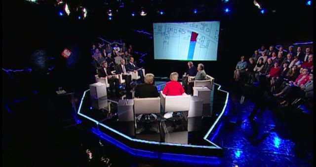Prowadzący Państwo w Państwie złamał nogę na wizji (VIDEO)