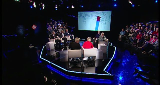 Prowadzący Państwo w Państwie złamał nogę na wizji (VIDEO)