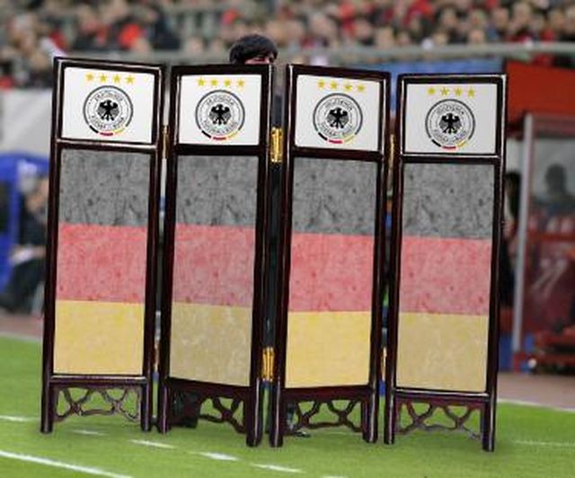 Ble! Joachim Loew, trener Niemców, znowu TO zrobił (VIDEO) Ble! Joachim Loew, trener Niemców, znowu TO zrobił (VIDEO)