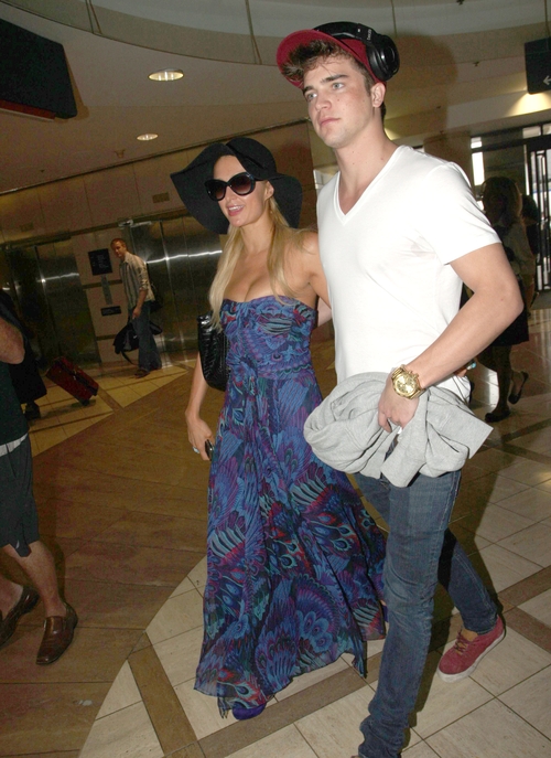 Nowy facet Paris Hilton - przystojny? (FOTO)