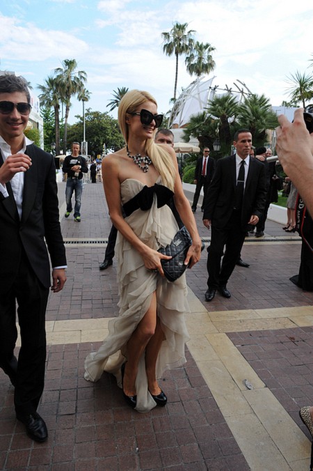 Paris Hilton przyjechała do Cannes... (FOTO)
