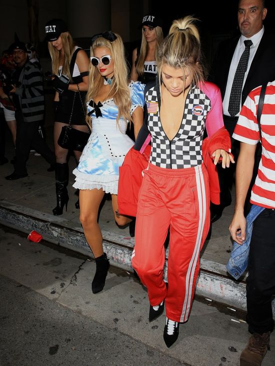 Ten dziwny moment, w którym Paris Hilton przerzuca się na młodszą pannę Richie