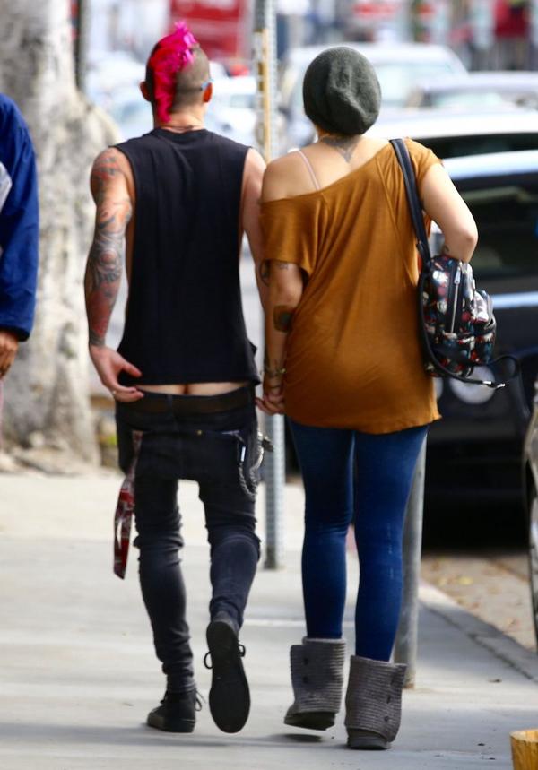 Córka wielkiej gwiazdy ma nowego chłopaka, który... (FOTO)