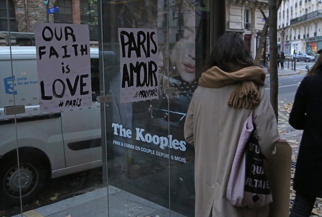 Paryż opłakuje swoje dzieci (FOTO) Paryż opłakuje swoje dzieci (FOTO)