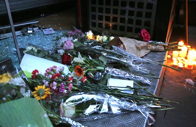 Paryż opłakuje swoje dzieci (FOTO) Paryż opłakuje swoje dzieci (FOTO)