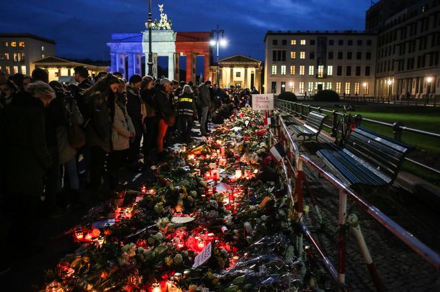 Ujawniono tożsamość części ofiar zamachów w Paryżu