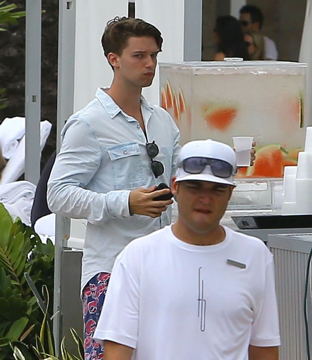 Jak Patrick Schwarzenegger zarabia na życie? Jak Patrick Schwarzenegger zarabia na życie?
