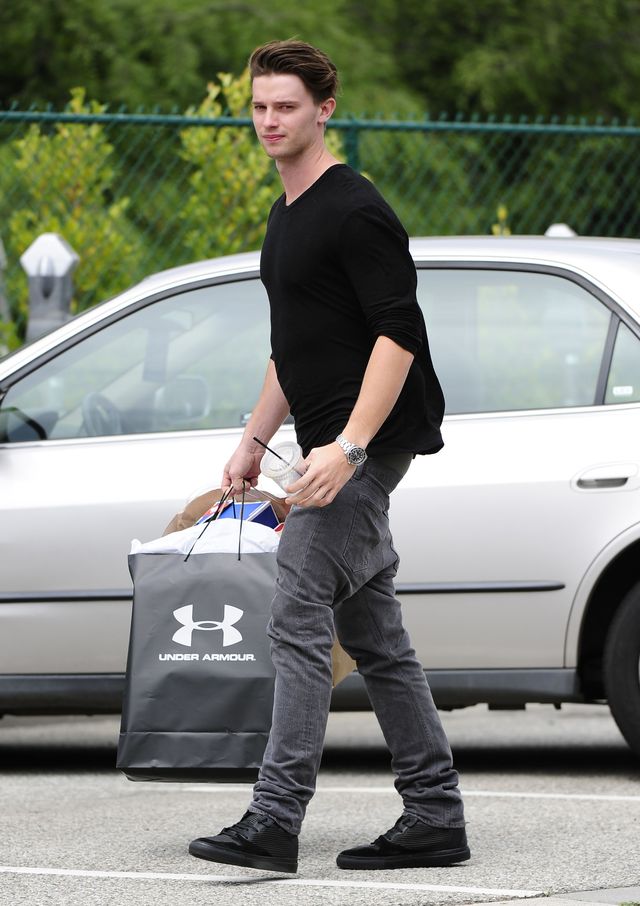 Jak Patrick Schwarzenegger zarabia na życie? Jak Patrick Schwarzenegger zarabia na życie?