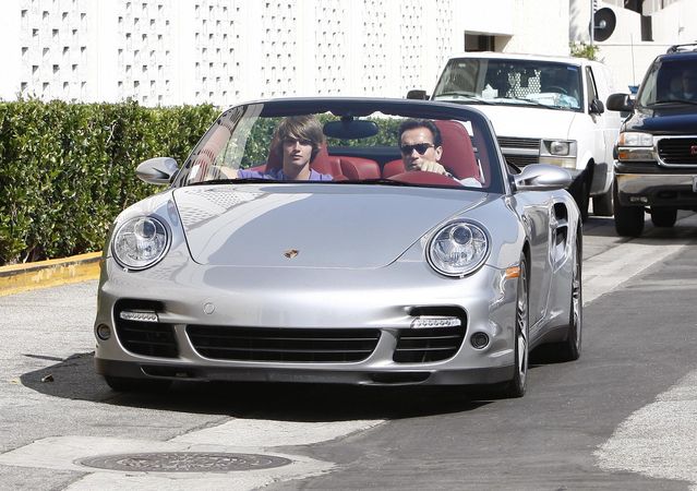 Jak Patrick Schwarzenegger zarabia na życie?