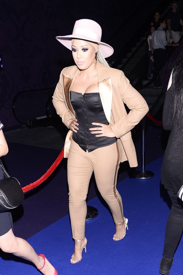 Czy Twój biust to potrafi? Zobacz, co ze swoim wyczynia Patrycja Kazadi! Czy Twój biust to potrafi? Zobacz, co ze swoim wyczynia Patrycja Kazadi!