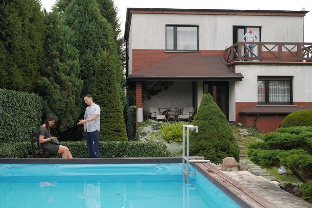 Patryk Pniewski w gorących scenach na basenie (ZDJĘCIA)