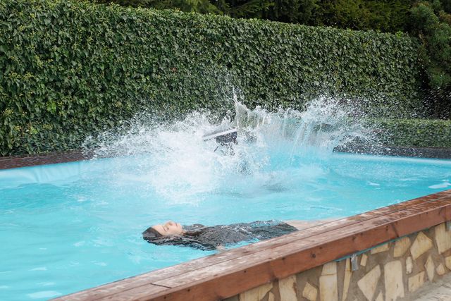 Patryk Pniewski w gorących scenach na basenie (ZDJĘCIA)