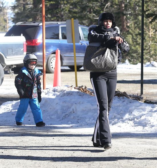 Paula Patton szaleje z synkiem na stoku (FOTO)