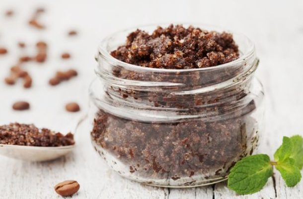 Domowy peeling ust – tani, szybki i skuteczny sposób na pielęgnację warg