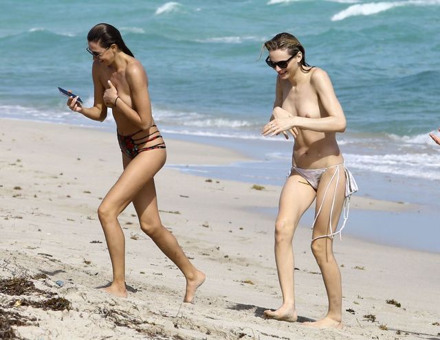 Andreja Pejic (kiedyś Andriej) zafundowała sobie DUŻY BIUST (FOTO) Andreja Pejic (kiedyś Andriej) zafundowała sobie DUŻY BIUST (FOTO)