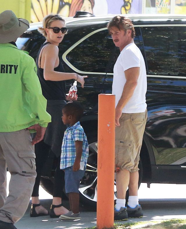 Córka Seana Penna mówi, co jest cudownego w dziewczynie ojca