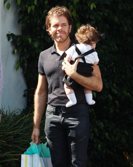 Perez Hilton kąpał się z synkiem. I wywołał BURZĘ