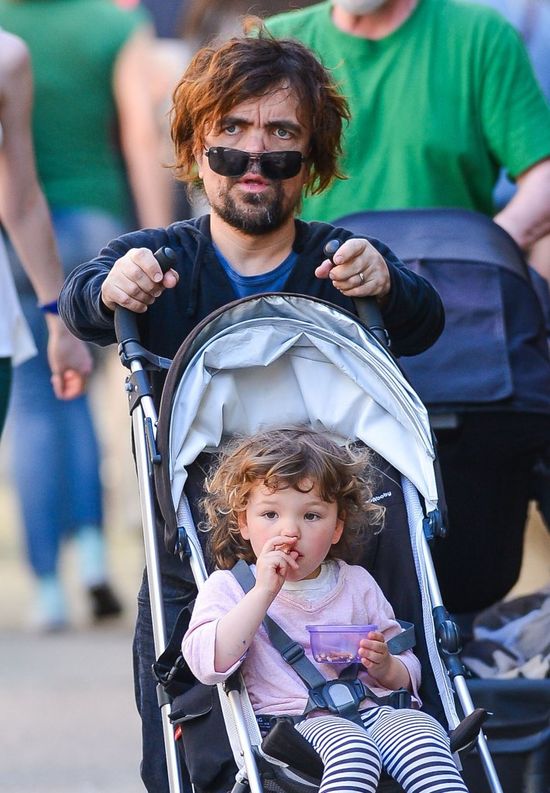 Peter Dinklage przyłapany z córeczką (FOTO)