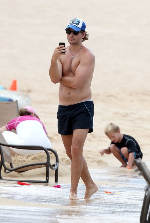 Peter Facinelli na plaży z córkami (FOTO)
