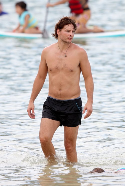 Peter Facinelli na plaży z córkami (FOTO)