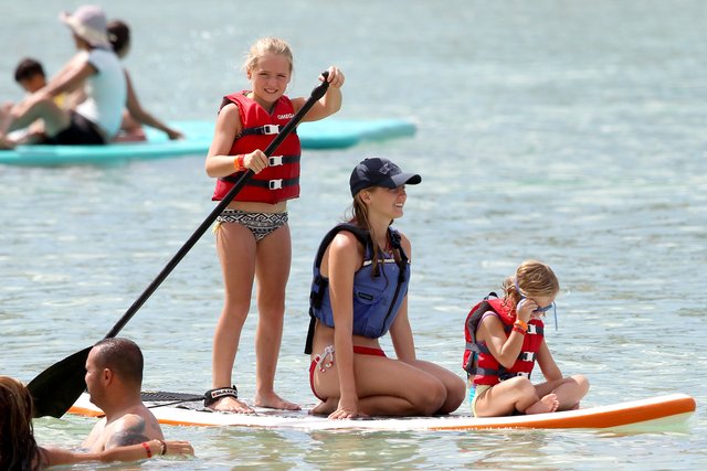 Peter Facinelli na plaży z córkami (FOTO)