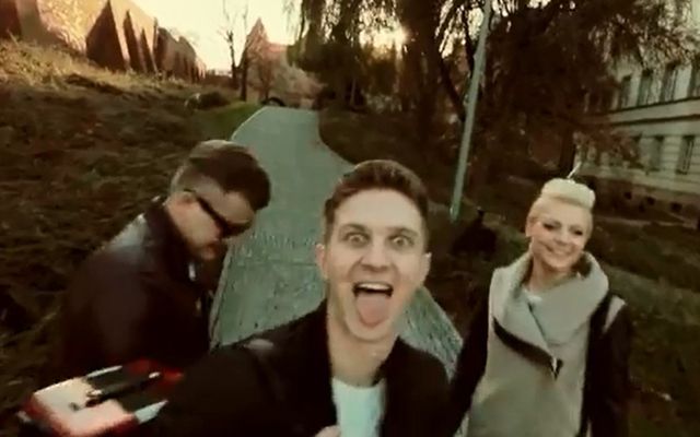 Kocham się w Tobie lepsze od Ona tańczy dla mnie? (VIDEO) Kocham się w Tobie lepsze od Ona tańczy dla mnie? (VIDEO)