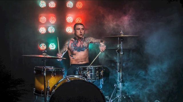 Piersi pokazały zapowiedź nowego teledysku (VIDEO) Piersi pokazały zapowiedź nowego teledysku (VIDEO)