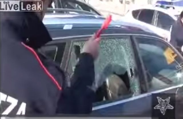 Ten pies zginął z przegrzania w samochodzie (VIDEO)