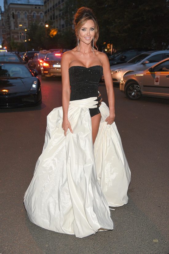 Samochód roku Playboya - gorąca noc, choć tylko 15 stopni 