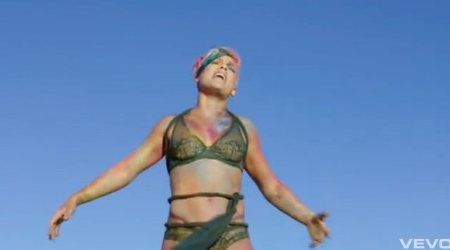 Try - nowy teledysk Pink. Zobaczcie koniecznie! [VIDEO]