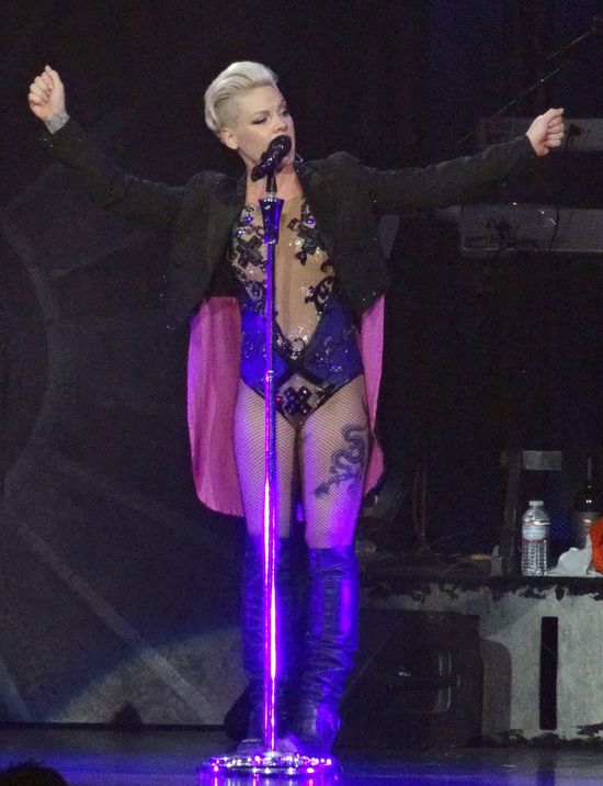 Pink podczas koncertów pokazuje nagie krocze? (FOTO)