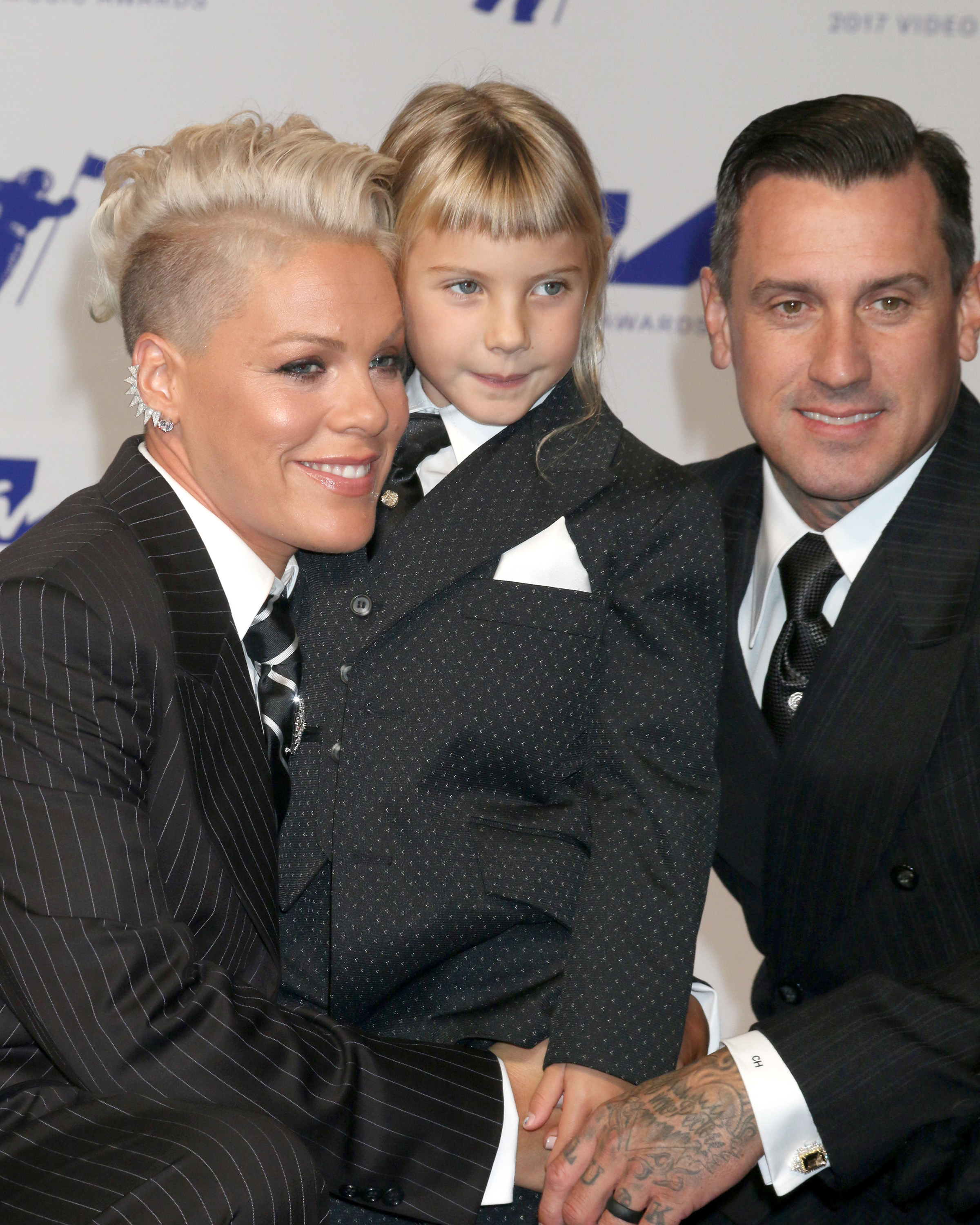 Nietypowe metody wychowawcze Pink. Nie narzuca swoim dzieciom PŁCI