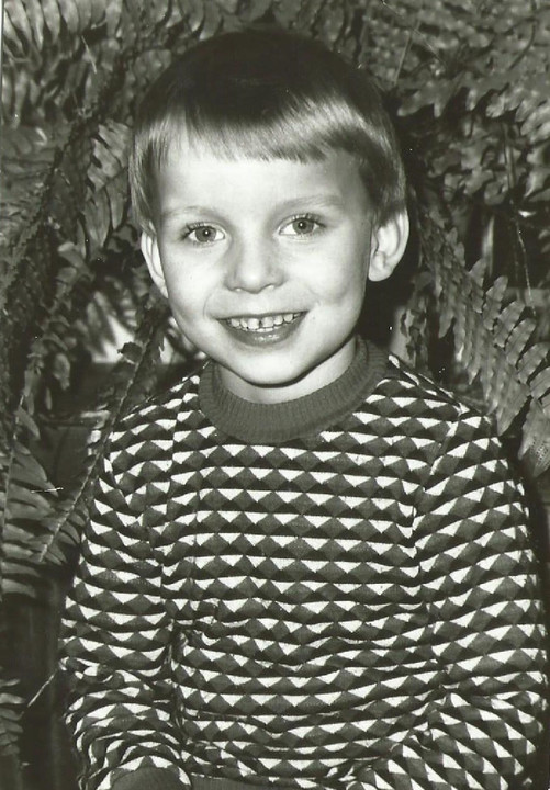 Tak wyglądał na swojej studniówce, dziś ten gwiazdor kończy 38 lat (ZDJĘCIA)