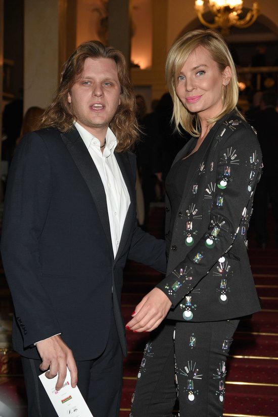 Piotr Woźniak Starak po ślubie z Agnieszką Szulim pokazał obrączkę (Instagram) Piotr Woźniak Starak po ślubie z Agnieszką Szulim pokazał obrączkę (Instagram)