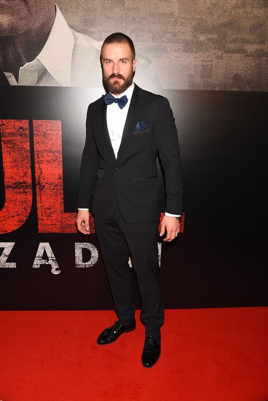 Wszyscy proszą Piotra Stramowskiego, by zdjął koszulkę