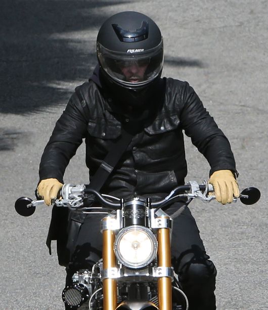 Brad Pitt na super motocyklu (FOTO) Brad Pitt na super motocyklu (FOTO)