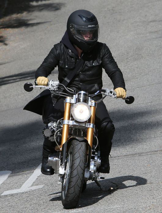 Brad Pitt na super motocyklu (FOTO) Brad Pitt na super motocyklu (FOTO)