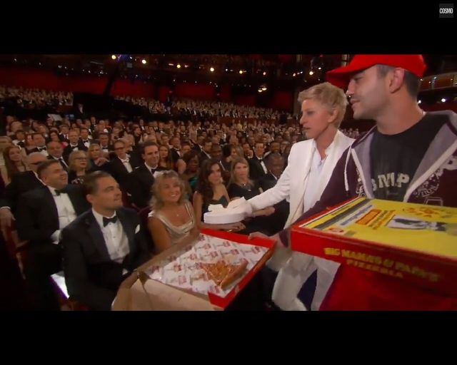  Ellen DeGeneres karmi gwiazdy pizzą na oscarowej gali VIDEO