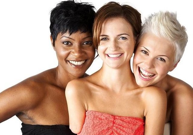 Iga Wyrwał pozuje z niepełnosprawną modelką (FOTO)