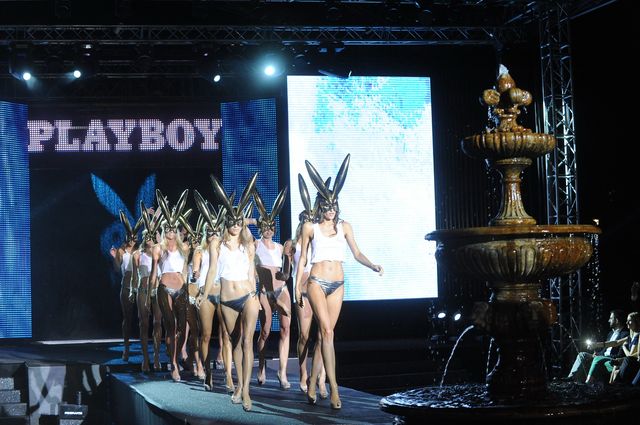 Króliczki Playboya na wybiegu (FOTO)