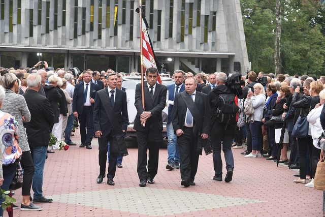 Pogrzeb Grzegorza Miecugowa. Żegnają go m.in. Rusin, Lis, Durczok (ZDJĘCIA)