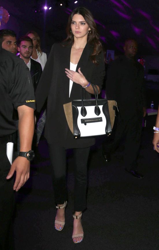 Modelka pokazała Kylie Jenner środkowy palec (FOTO)